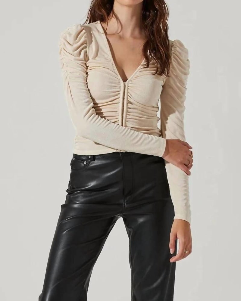 Front of a model wearing a size Large Encino Ruched Top in Cream in Cream by ASTR. | dia_product_style_image_id:345900